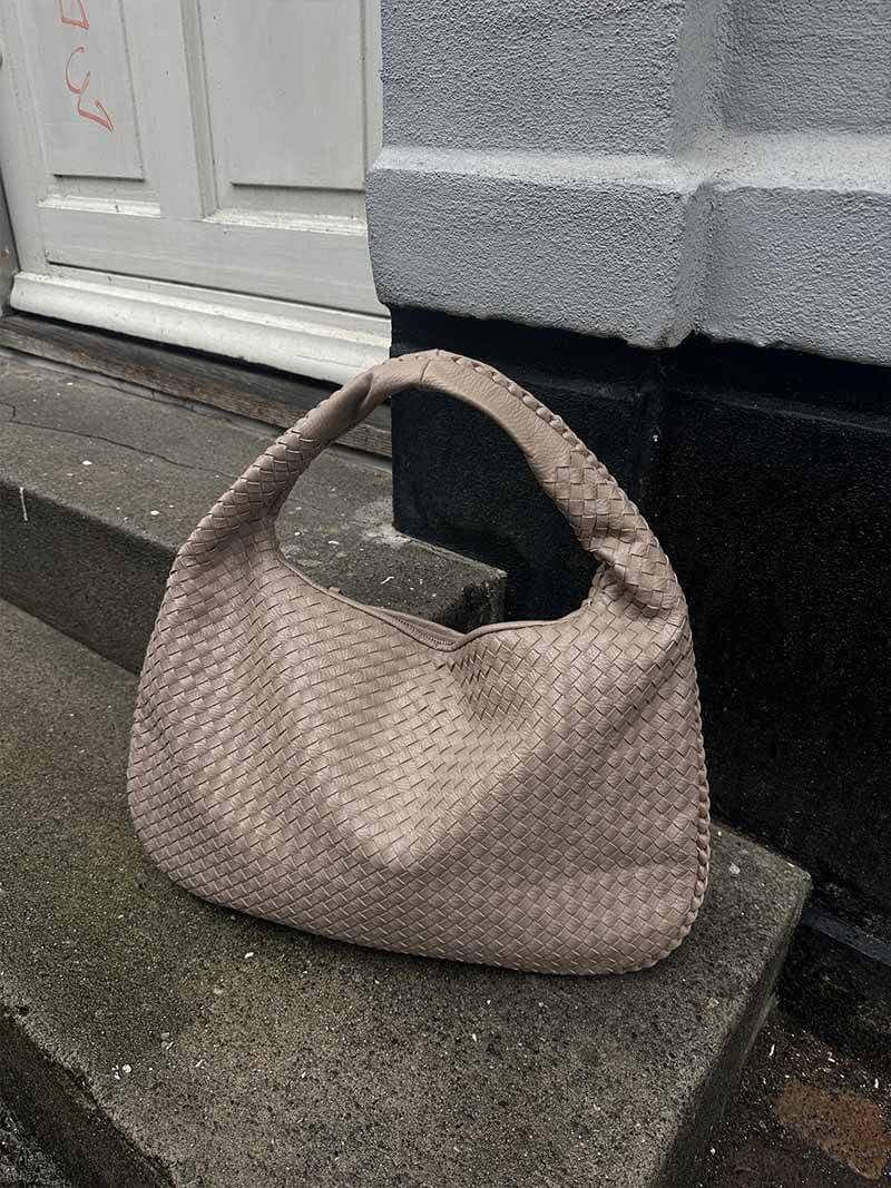 Josiane | Käsilaukku Punottu – Käsityön Eleganssi Ja Ajanmukainen Viehätys
