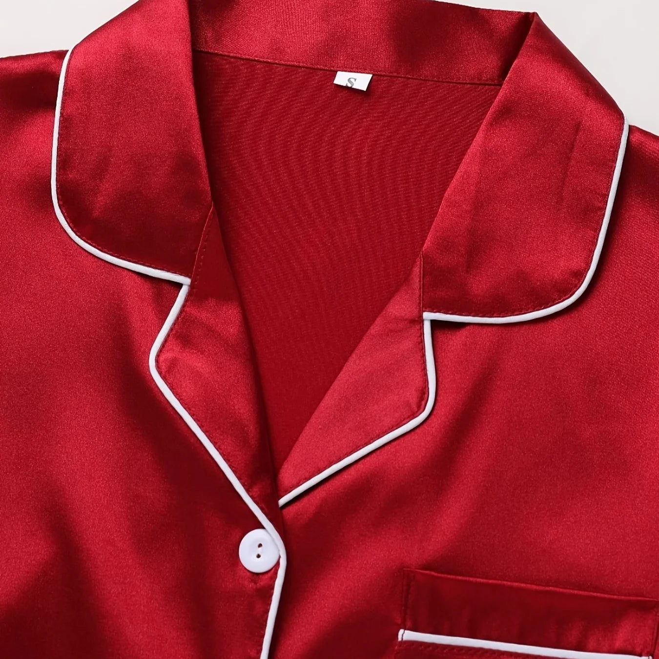 Sandra | Pijama Brilhante – Elegância Noturna e Toque Delicado