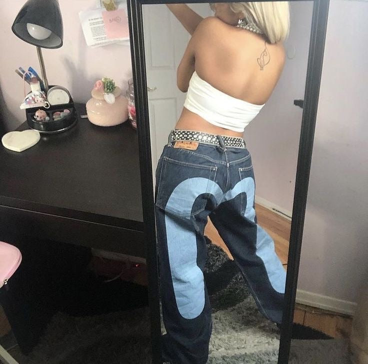 Nina | Módní kalhoty – Rovný střih a kontrastní vzor srdce