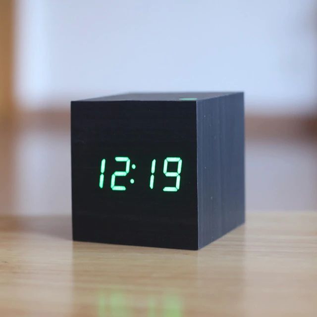 Digitale Klok Cube – Minimalistisch Ontwerp En LED-display