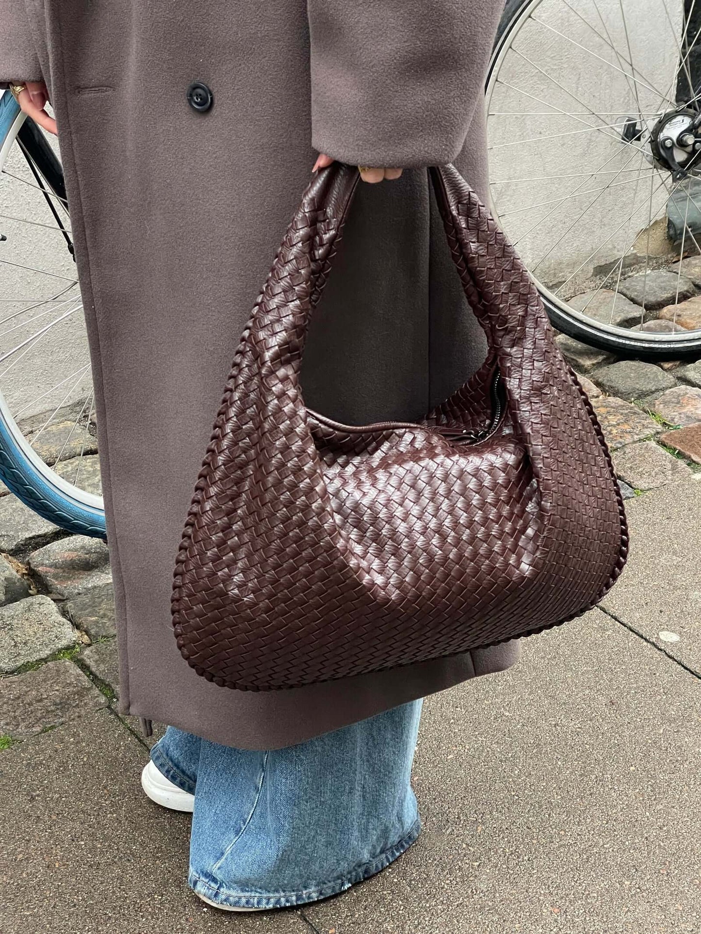 Josiane | Käsilaukku Punottu – Käsityön Eleganssi Ja Ajanmukainen Viehätys
