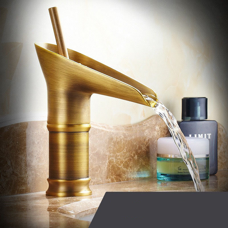 Kran Foss Dusjrom – Antikk og Elegant