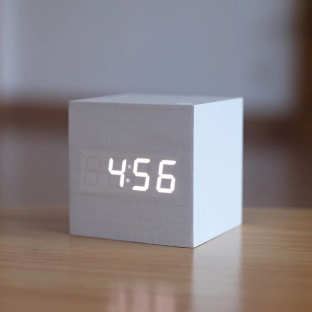 Digitale Klok Cube – Minimalistisch Ontwerp En LED-display