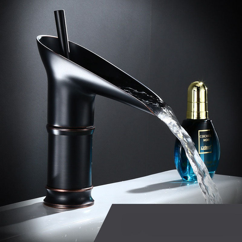 Kran Foss Dusjrom – Antikk og Elegant