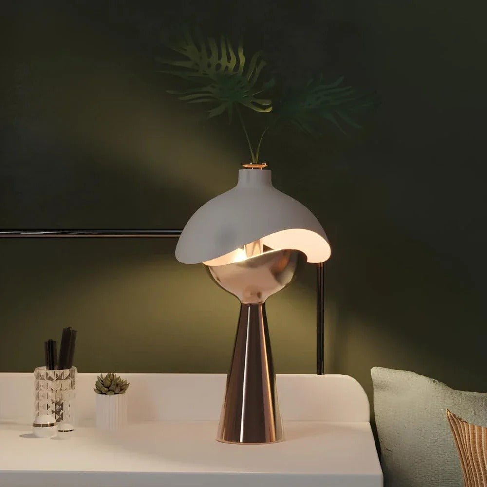 Lâmpada de Mesa Esculpida – Elegância e Originalidade 