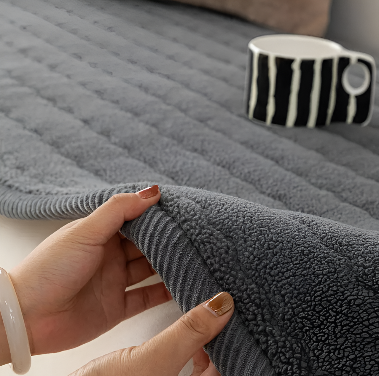 Non-slip Sofa Cover – Ideal Protection for Pets 