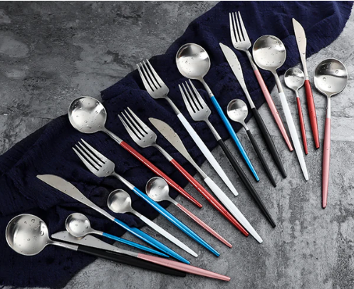 Set di Posate 24 Pezzi – Finitura Chic Per Tavola Raffinata 