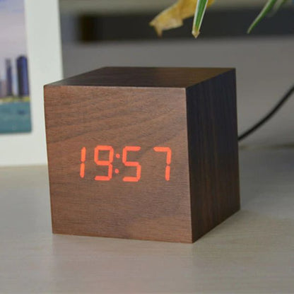 Kube Digital Klokke – Minimalistisk Design Og LED-skjerm 
