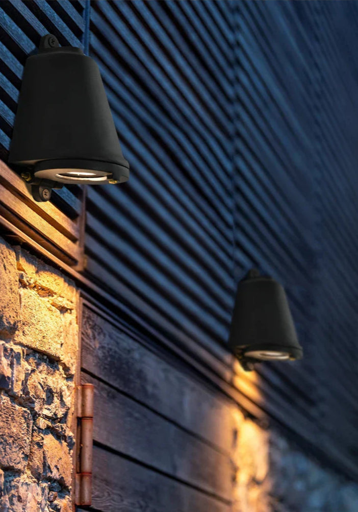 Aplique de Pared Exterior Moderna y Duradera – Elegancia y Fiabilidad 