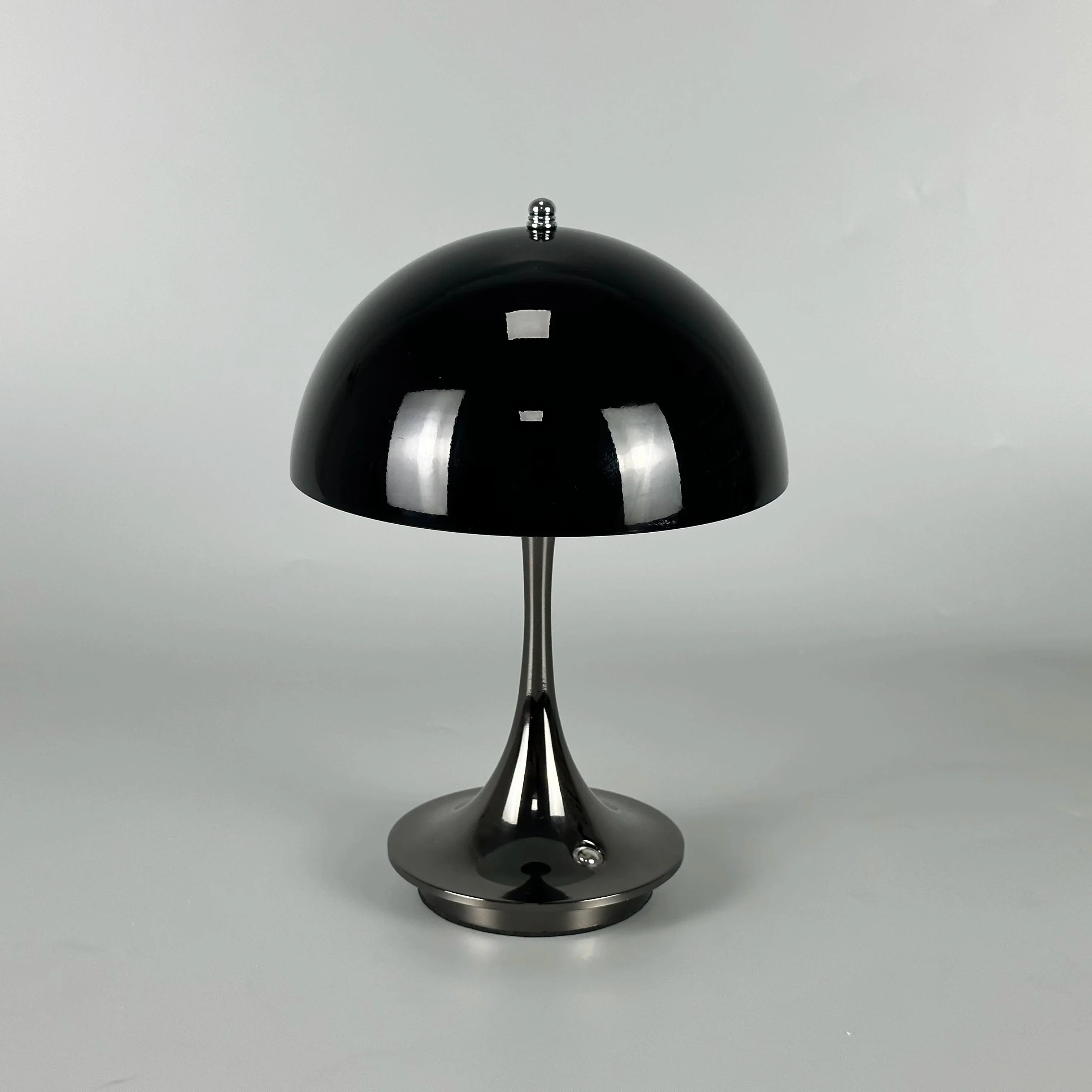 LED stolná lampa – nabíjateľná a osvetlenie s tromi úrovňami 