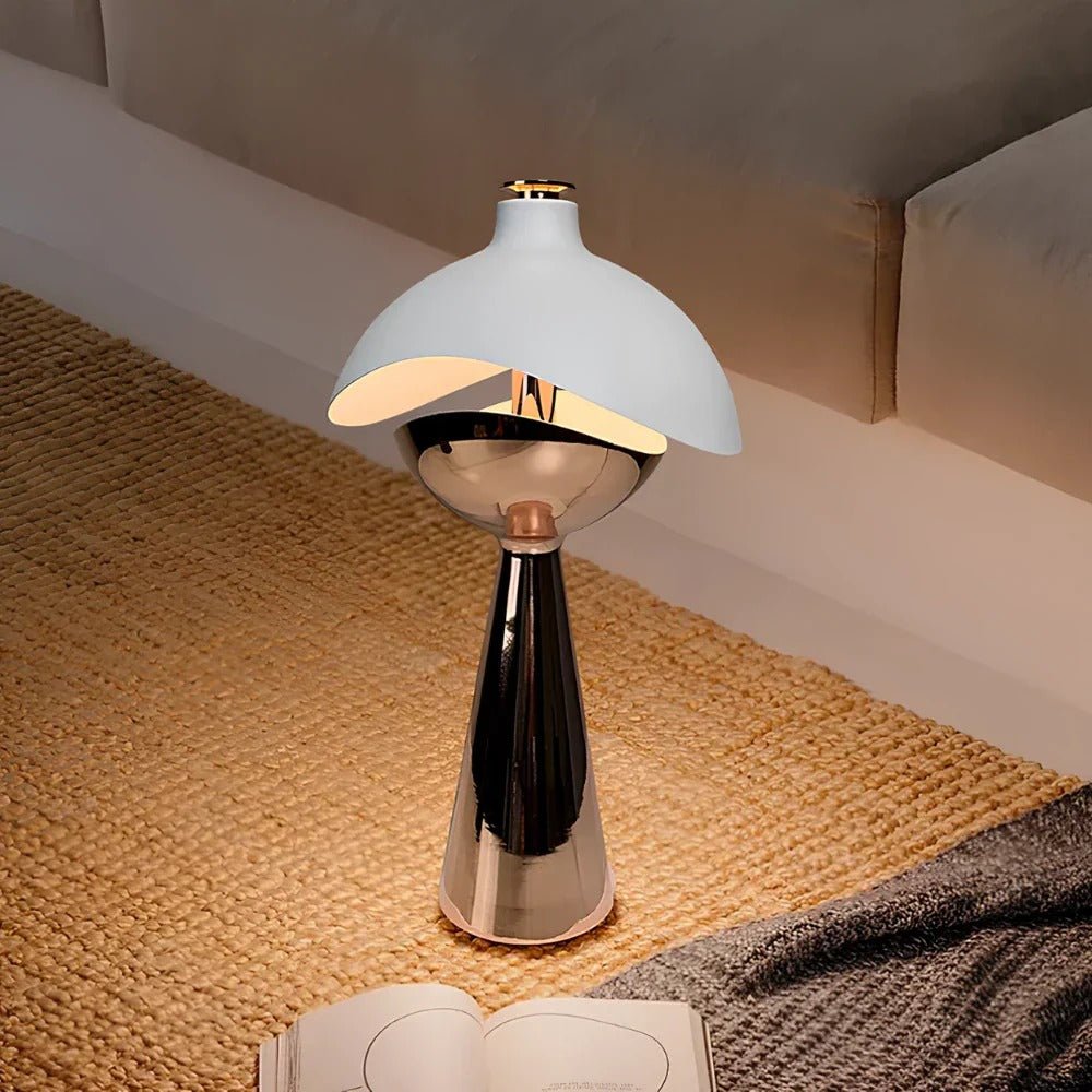 Lâmpada de Mesa Esculpida – Elegância e Originalidade 