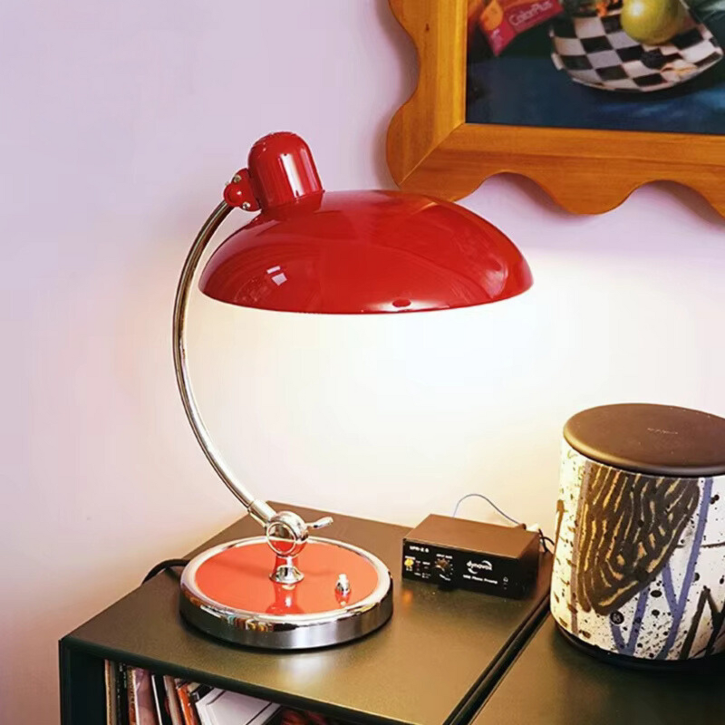 Lampă de birou modernă – stil elegant și structură solidă 