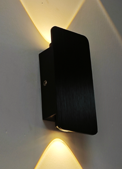Minimalistinen Led-seinävalaisin – Hienovarainen valo ja moderni linja 