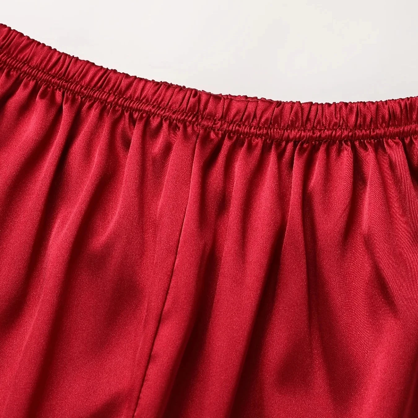 Sandra | Pijama Brilhante – Elegância Noturna e Toque Delicado 