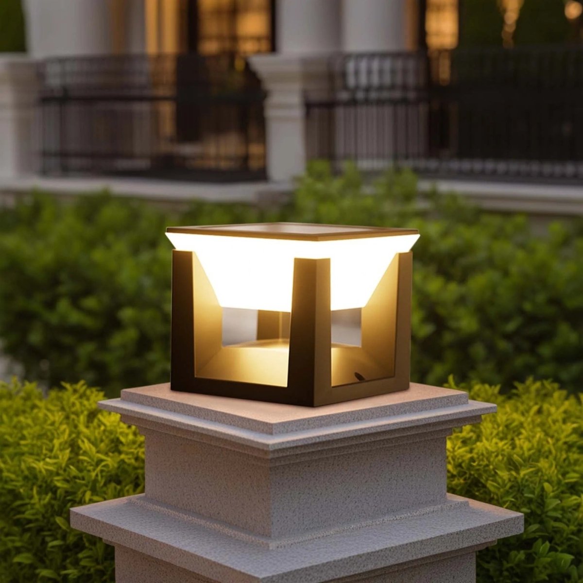 Utendørs solcellelampe - firkantet form og moderne finish