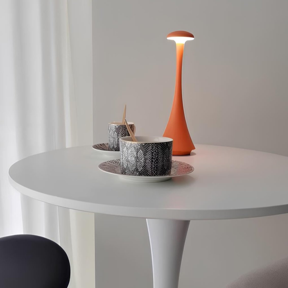 Lampada da Tavolo Slanciata – Eleganza e Modernità 