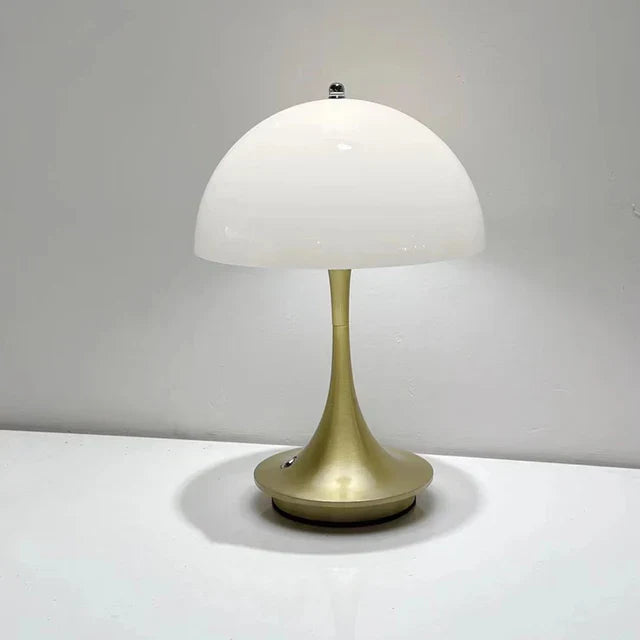 LED stolná lampa – nabíjateľná a osvetlenie s tromi úrovňami 