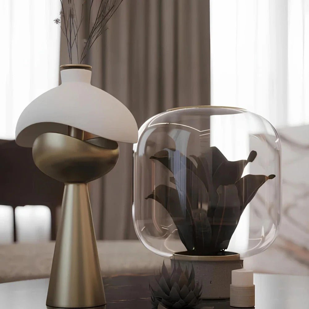 Lâmpada de Mesa Esculpida – Elegância e Originalidade 