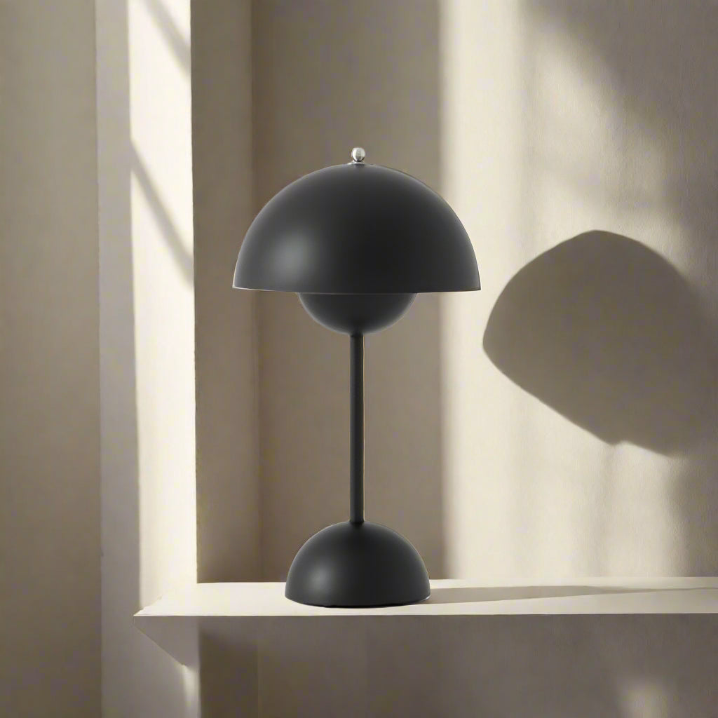 Lámpara de Mesa Portátil – Diseño Moderno y Iluminación Nómada 