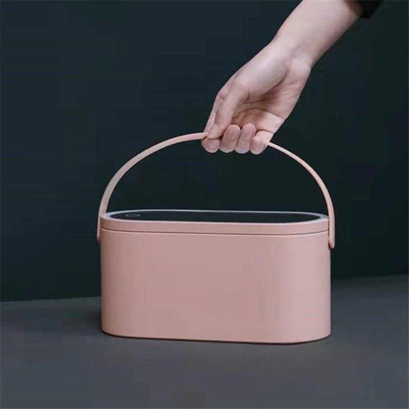 Organizátor na make-up na cesty s integrovaným LED zrcadlem 