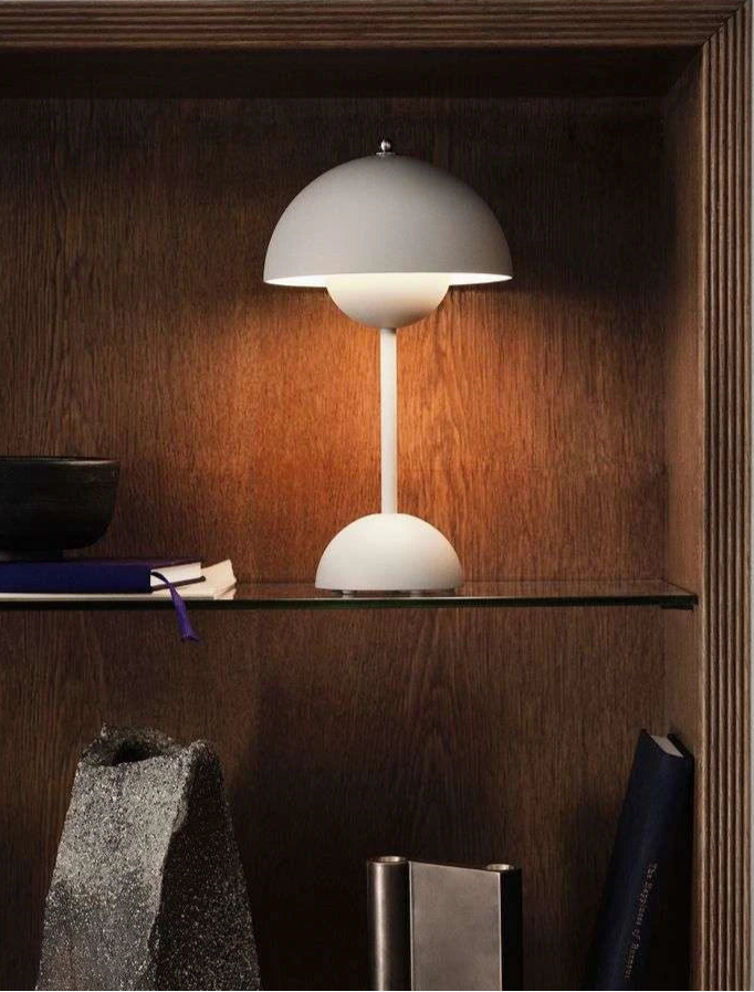 Lámpara de Mesa Portátil – Diseño Moderno y Iluminación Nómada 