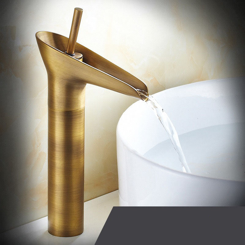 Robinet Cascade Baie – Stil Antic și Elegant 