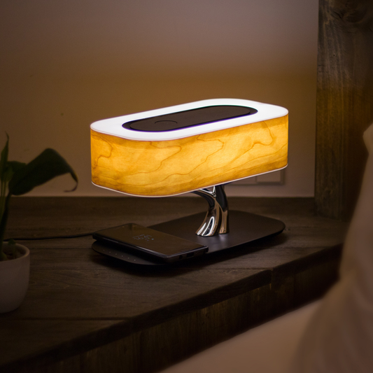 مصباح متعدد الوظائف— ضوء LED، شاحن لاسلكي ومكبر صوت بلوتوث 