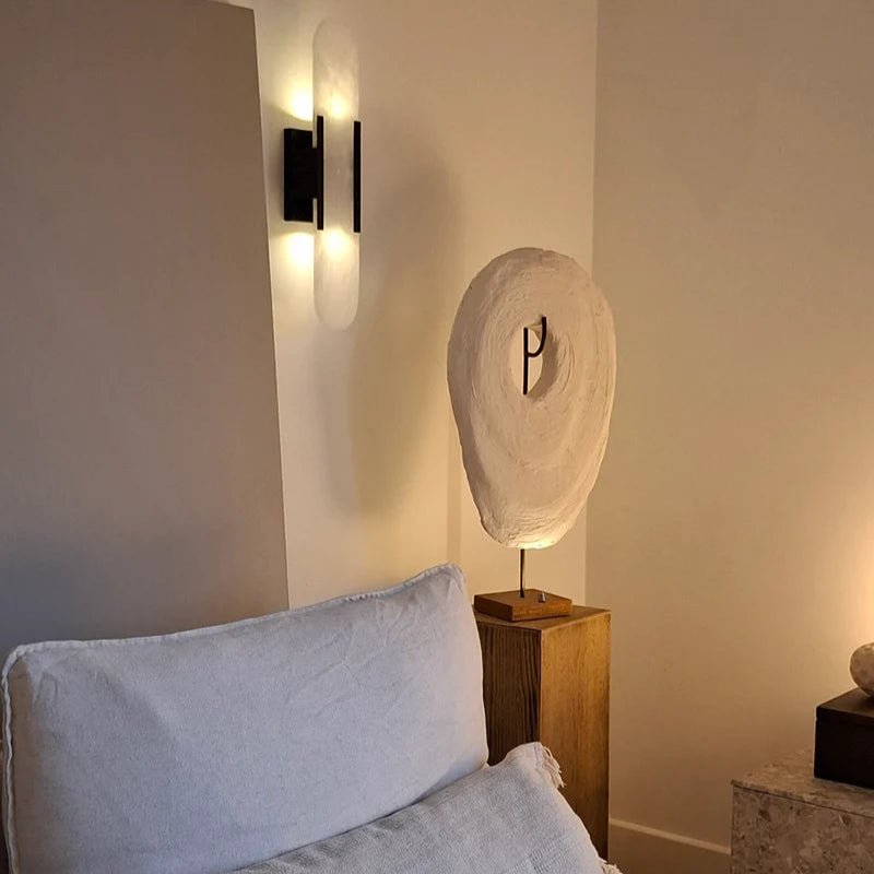 Aplique de Parede LED Preta e Dourada – Elegância Moderna e Design Chic 