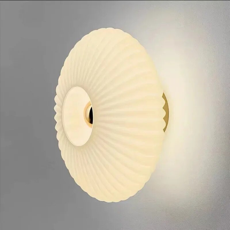 Aplique de Pared de Vidrio Ondulado – Elegancia y Luz Suave 