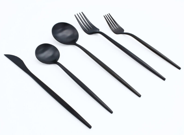 Set di Posate di Lusso – Per una Tavola Elegante e Distinta 